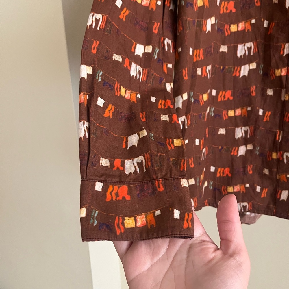 Samantha Pleet Button Down with Clothes Line Graphic size Small - Picture 2 of 4